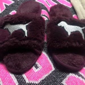 Pink slippers brand new. Too small for me Size6-7